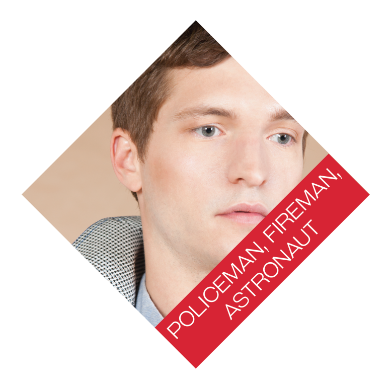 Modèle : Elke Bucher // Photographe : Lorelyne - Photography // Robe : Andralys // Accessoires : La Chambre Blanche // Artisan fleuriste : Laurene / Exception Fleurs